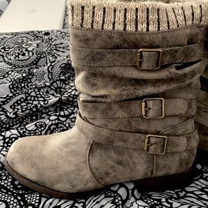 Taupe size 9 ankle boots